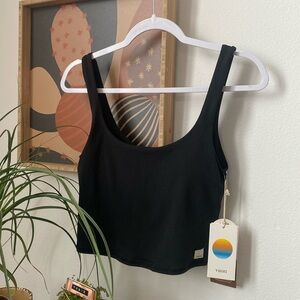 Vuori Daily Crop black top, NWT